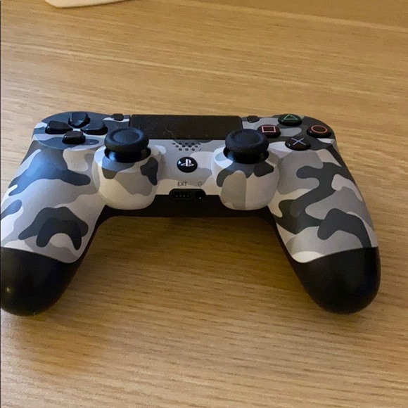 Ps4 controller - Picture 1 of 1